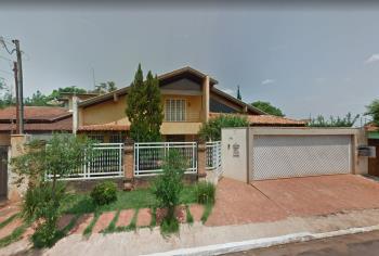 UMA CASA RESIDENCIAL EM ALVENARIA COM 556,14 M2 DE ÁREA CONSTRUÍDA, SENDO: RESIDÊNCIA COM 339,27 M2 E ÁREA DE LAZER COM 216,87 M2,  CONSTRUÇÃO DE ALTO PADRÃO, NOVA ANDRADINA - MS.