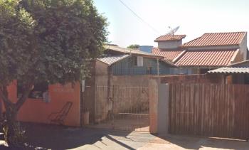 IMÓVEL NA RUA RIO BRILHANTE, 1239, JD. ÁGUA BOA, DOURADOS/MS – COM DUAS CONSTRUÇÕES DO TIPO RESIDENCIAIS, NA PARTE FRONTAL, CONSTRUÍDA EM MADEIRA, COM UM PEQUENO SALÃO MEDINDO 3,00 X 3,00 M2. NOS FUNDOS HÁ UMA EDIFICAÇÃO RESIDENCIAL EM ALVENARIA